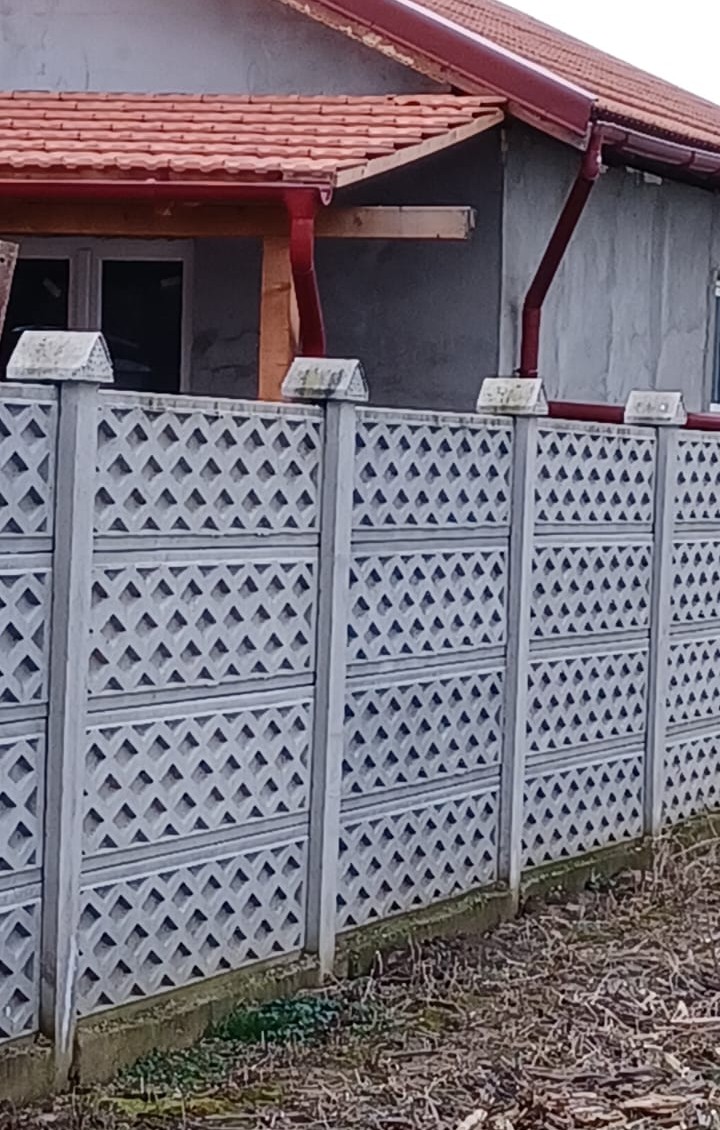 Gard beton model romburi montat