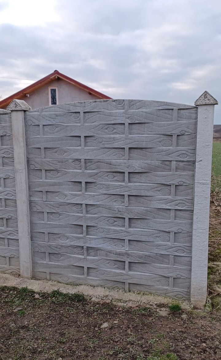 Gard beton model scândură